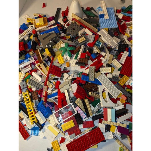 Huge Lot Vintage Legos 9#+ Mini Figures Weapons Accessories Must See - Picture 7 of 15
